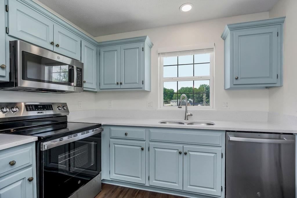 5129 Woodland Drive, Shawnee, KS: listing photo 3