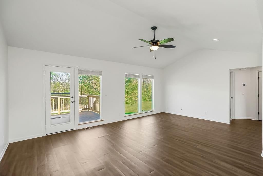 Photo 8 of 37 - 5129 Woodland Drive, Shawnee, KS 66218
