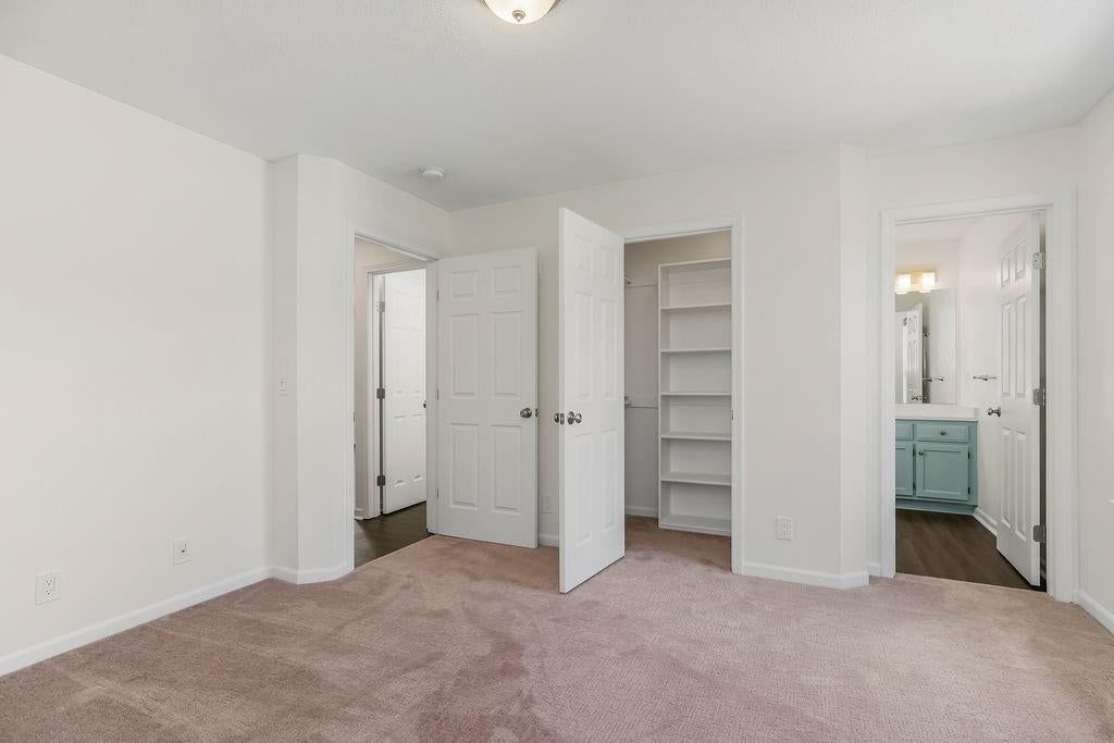Photo 10 of 37 - 5129 Woodland Drive, Shawnee, KS 66218
