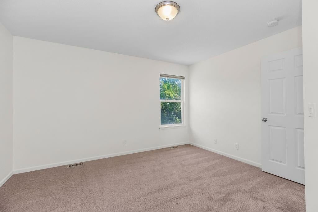 Photo 12 of 37 - 5129 Woodland Drive, Shawnee, KS 66218