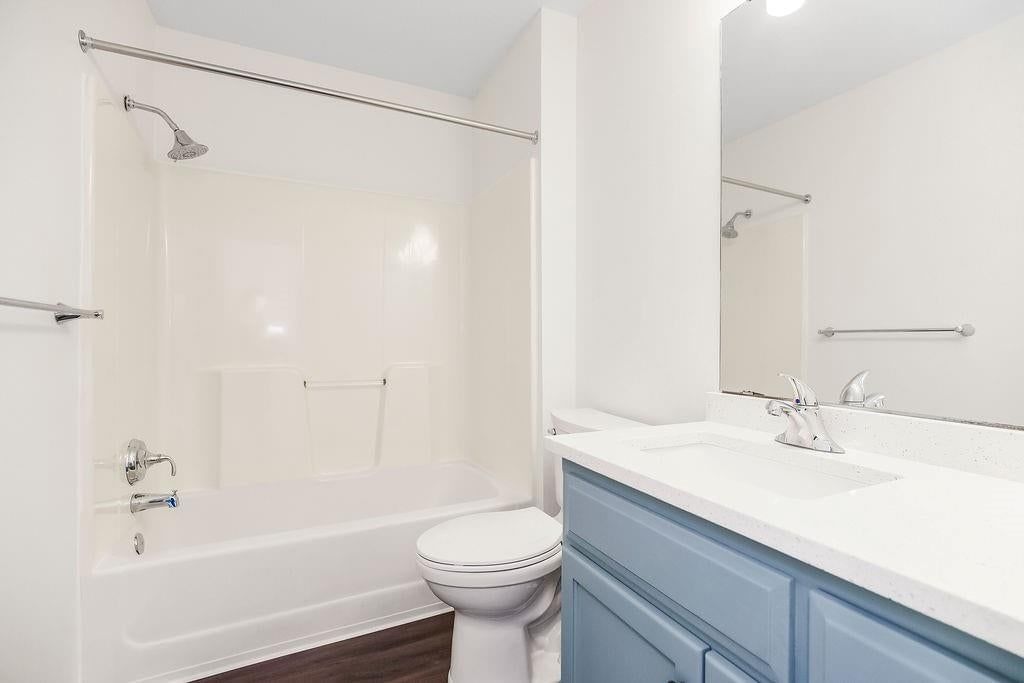 Photo 13 of 37 - 5129 Woodland Drive, Shawnee, KS 66218
