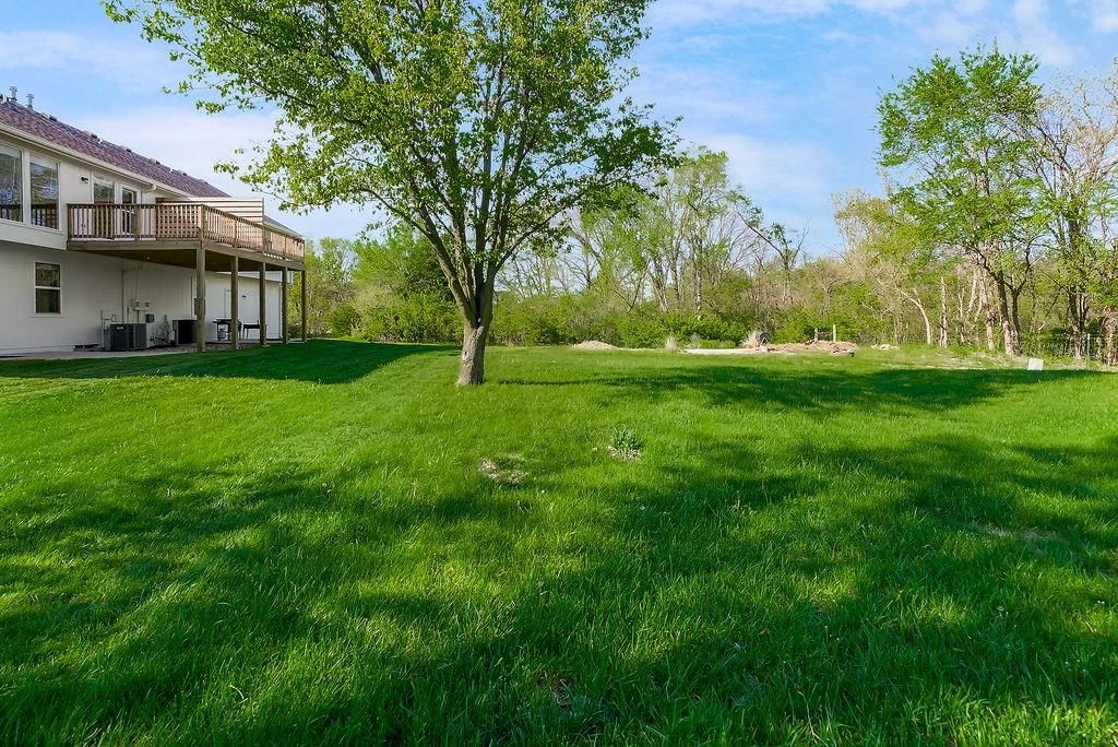Photo 32 of 37 - 5129 Woodland Drive, Shawnee, KS 66218