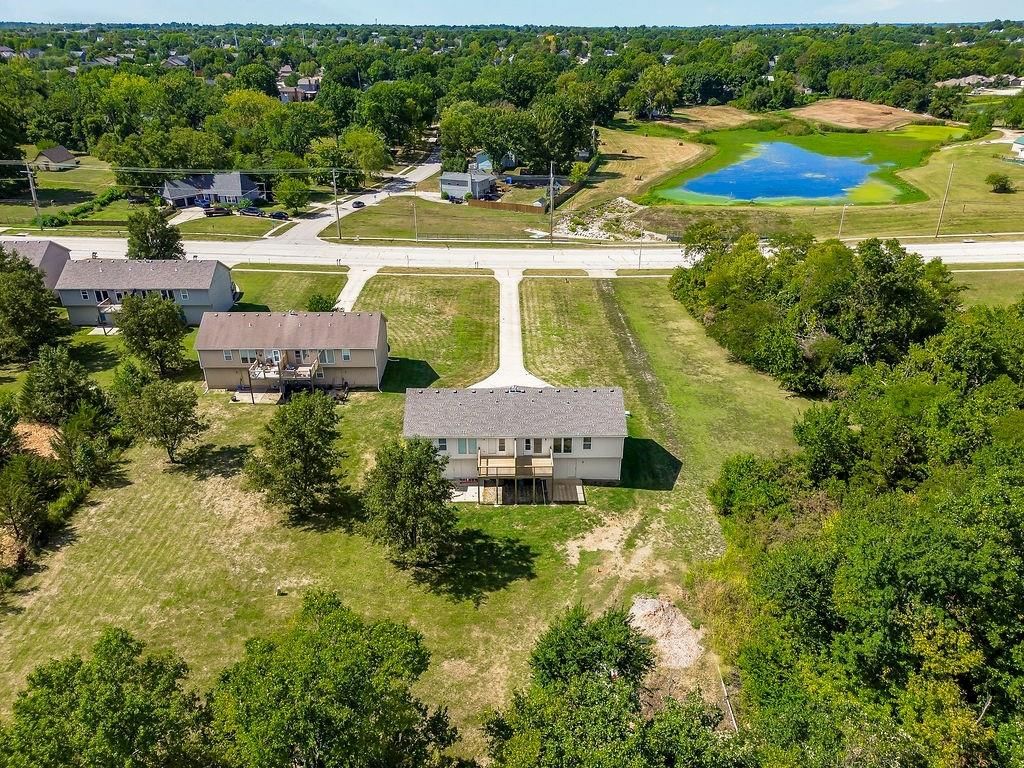 Photo 35 of 37 - 5129 Woodland Drive, Shawnee, KS 66218