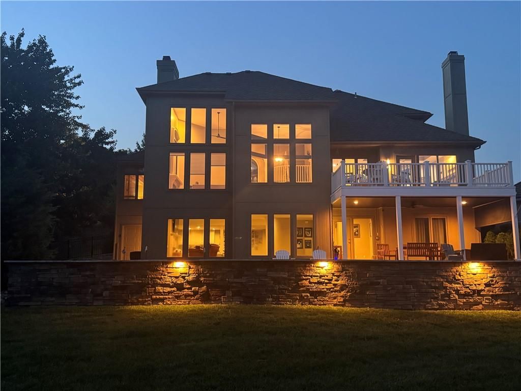 609 NE Persimmon Circle — photo 3