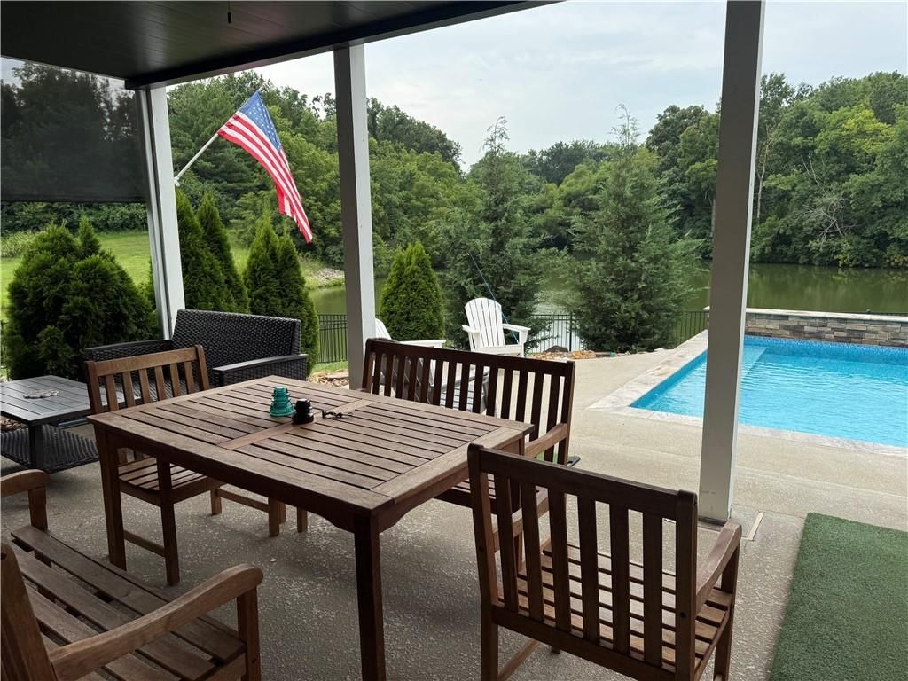 609 NE Persimmon Circle — photo 4