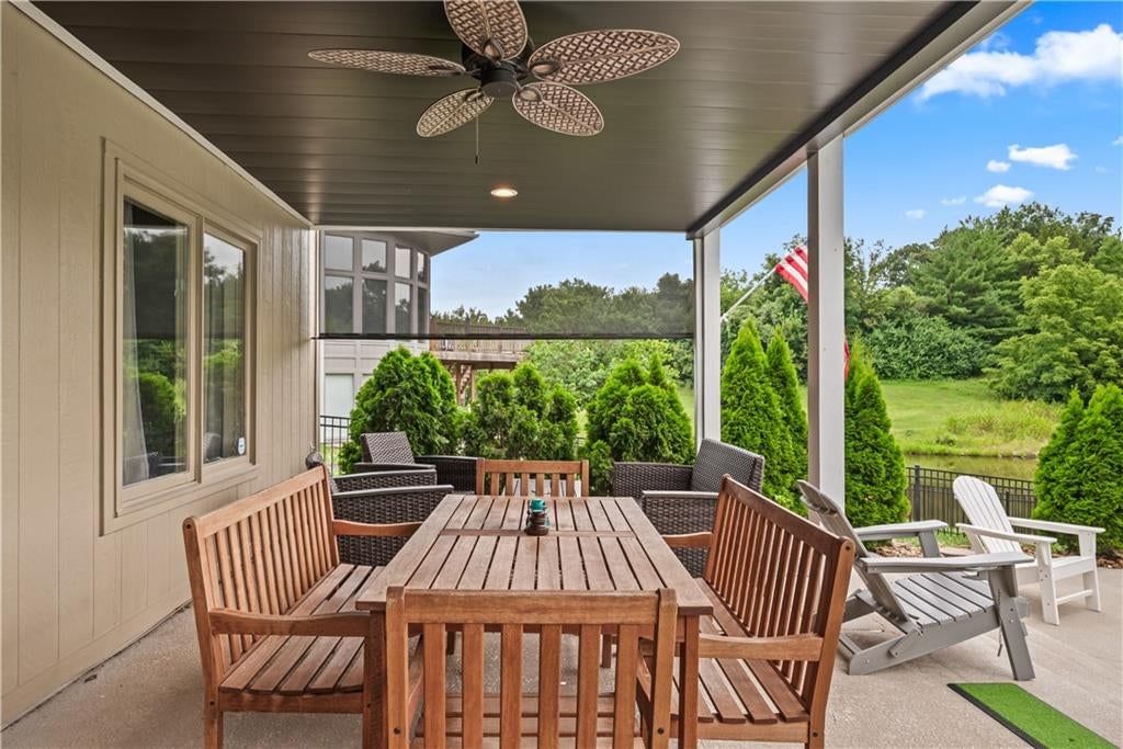 609 NE Persimmon Circle — photo 34