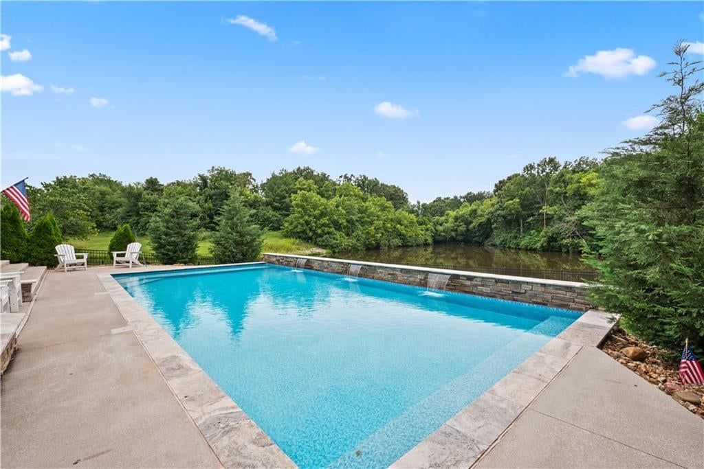 609 NE Persimmon Circle — photo 35