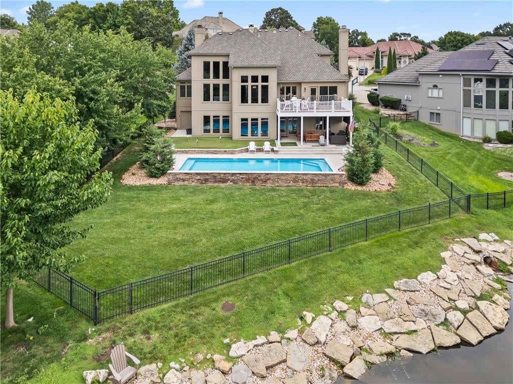 609 NE Persimmon Circle — photo 36