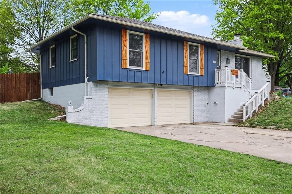 Photo 2 of 30 - 518 S Franklin Street, Raymore, MO 64083