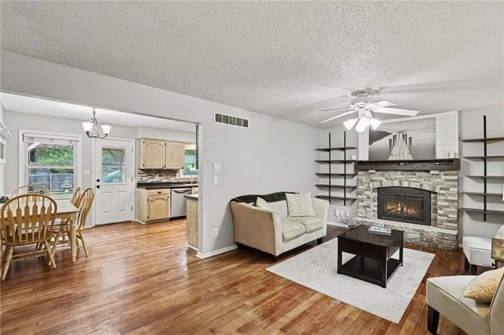 Photo 6 of 30 - 518 S Franklin Street, Raymore, MO 64083