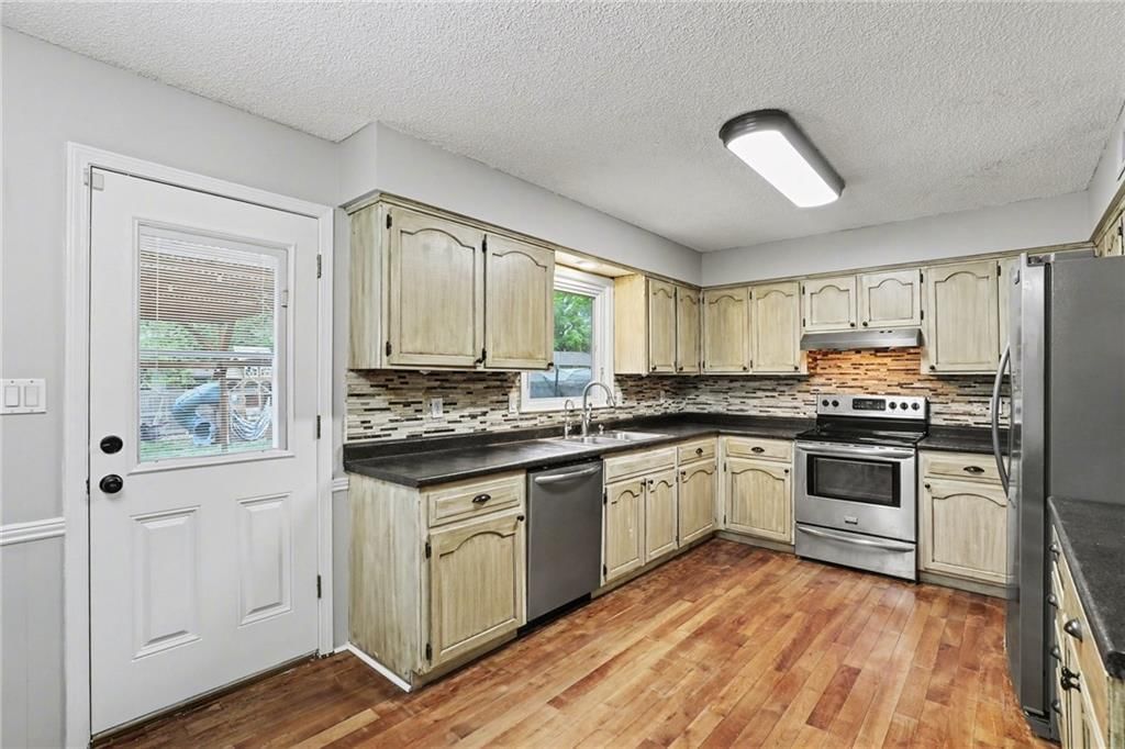 Photo 10 of 30 - 518 S Franklin Street, Raymore, MO 64083