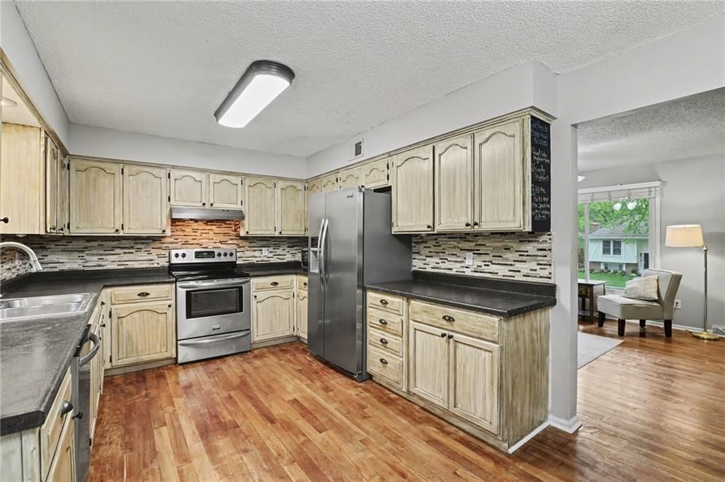 Photo 11 of 30 - 518 S Franklin Street, Raymore, MO 64083