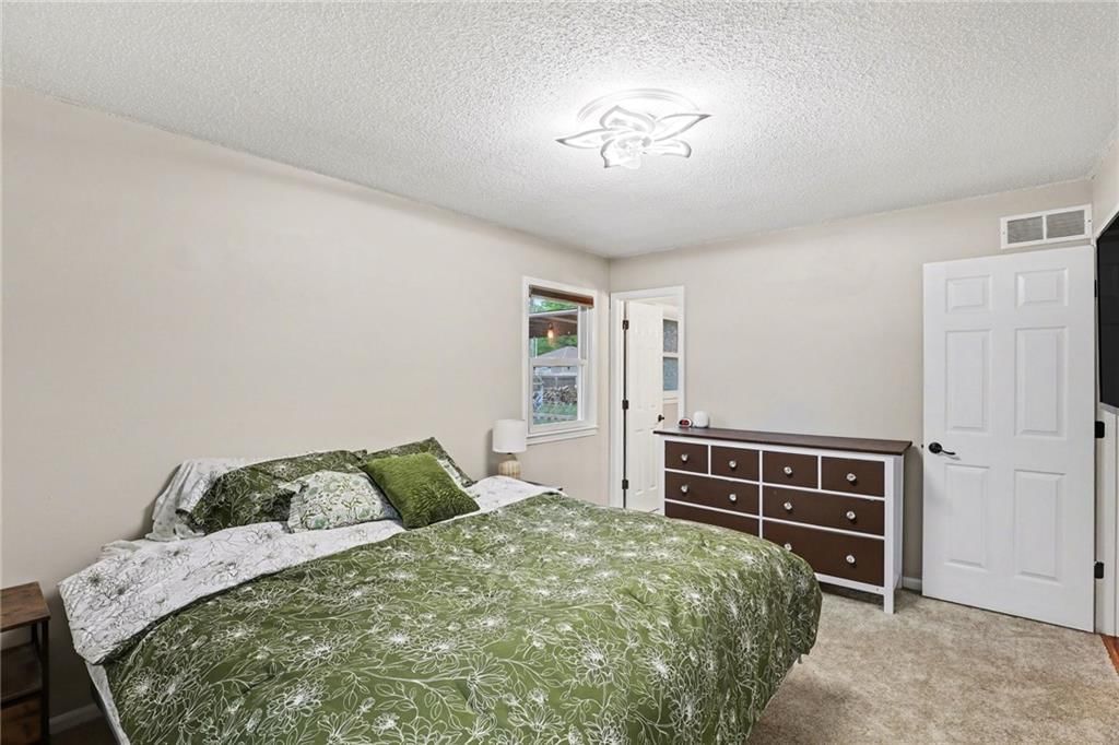 Photo 12 of 30 - 518 S Franklin Street, Raymore, MO 64083