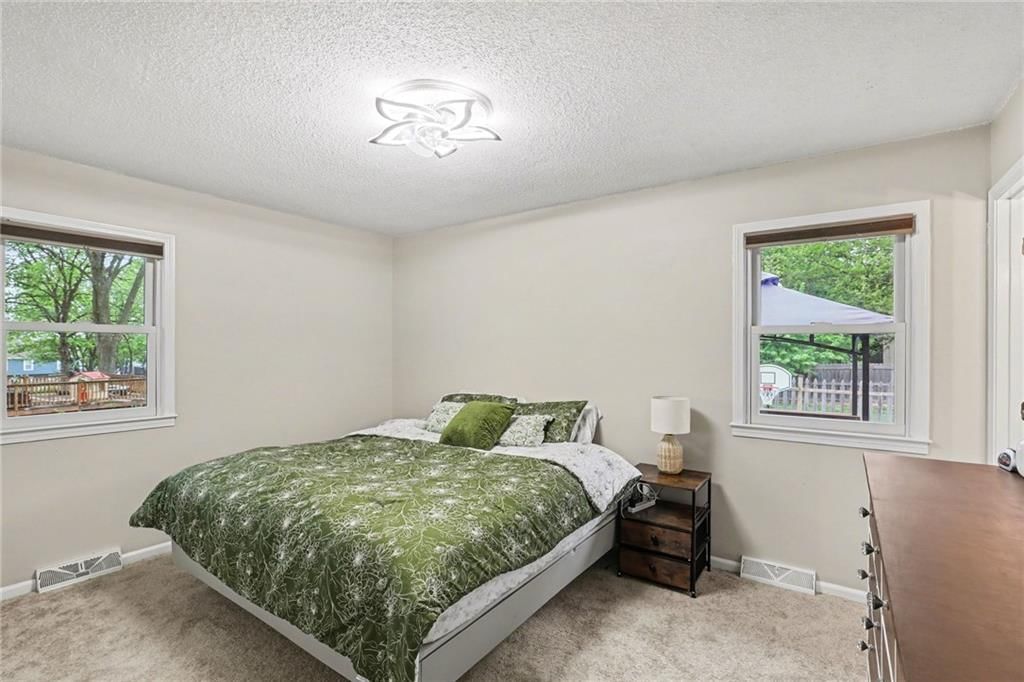 Photo 13 of 30 - 518 S Franklin Street, Raymore, MO 64083