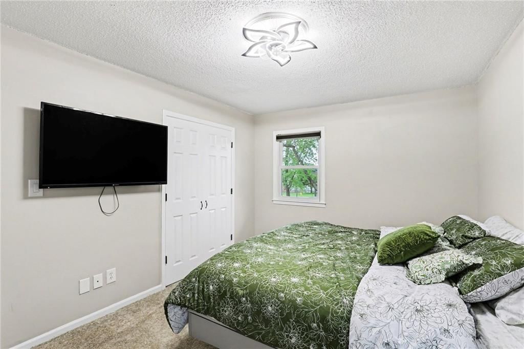 Photo 14 of 30 - 518 S Franklin Street, Raymore, MO 64083