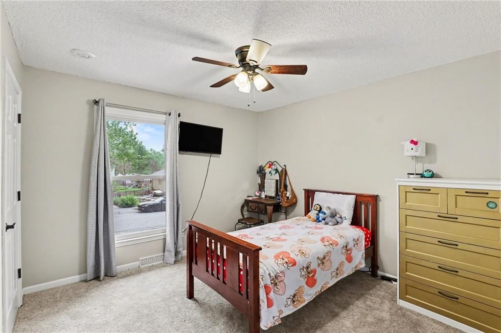 Photo 17 of 30 - 518 S Franklin Street, Raymore, MO 64083