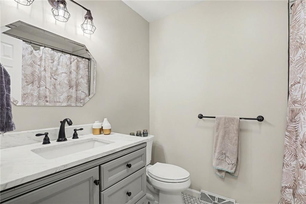 Photo 18 of 30 - 518 S Franklin Street, Raymore, MO 64083