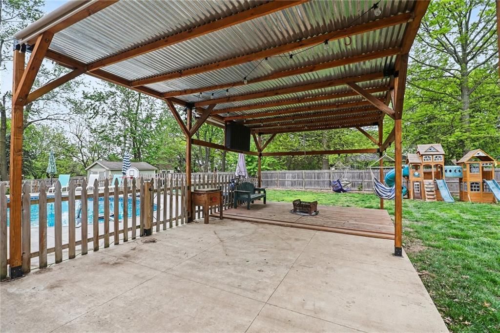 Photo 24 of 30 - 518 S Franklin Street, Raymore, MO 64083