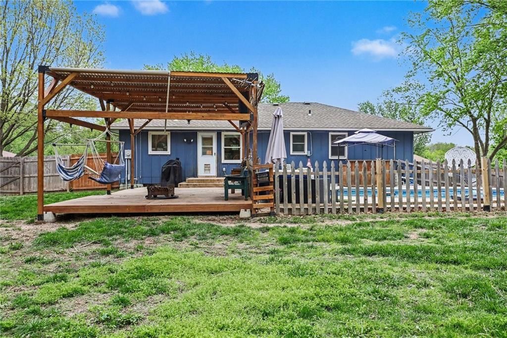 Photo 25 of 30 - 518 S Franklin Street, Raymore, MO 64083