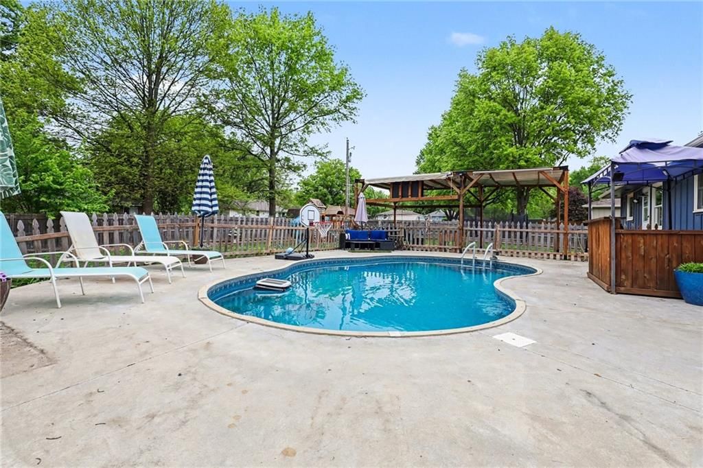 Photo 28 of 30 - 518 S Franklin Street, Raymore, MO 64083
