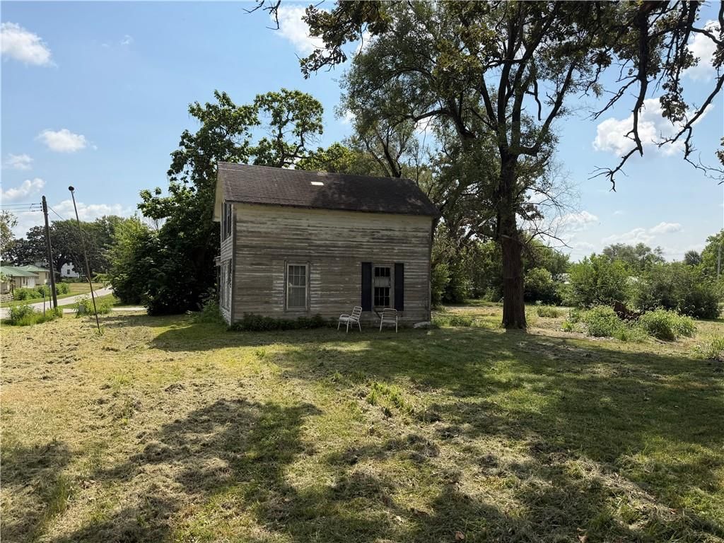 590 4th Street — photo 3