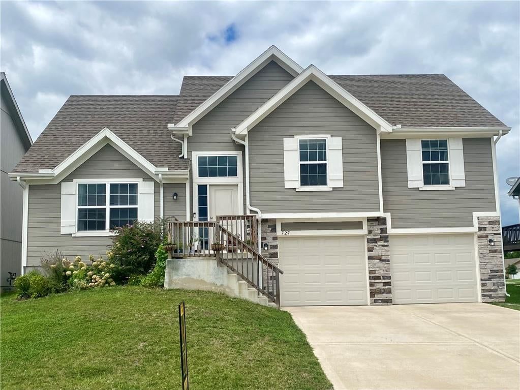 727 Connor Street — photo 1