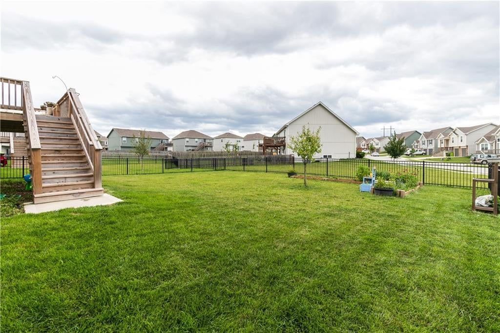 727 Connor Street — photo 2