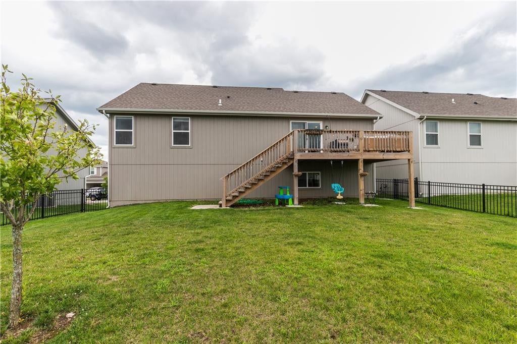 727 Connor Street — photo 3