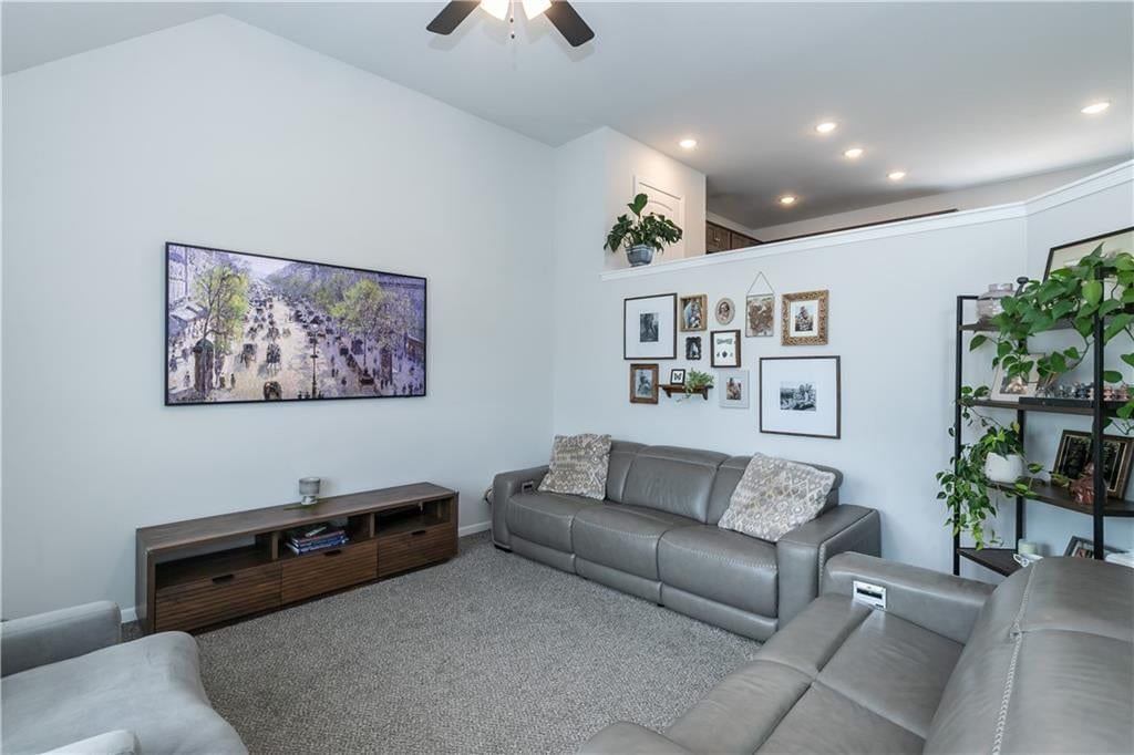 727 Connor Street — photo 34
