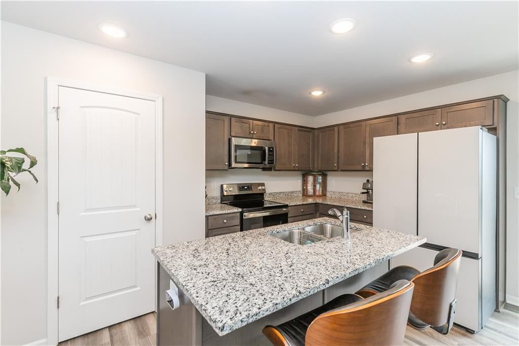 727 Connor Street — photo 46