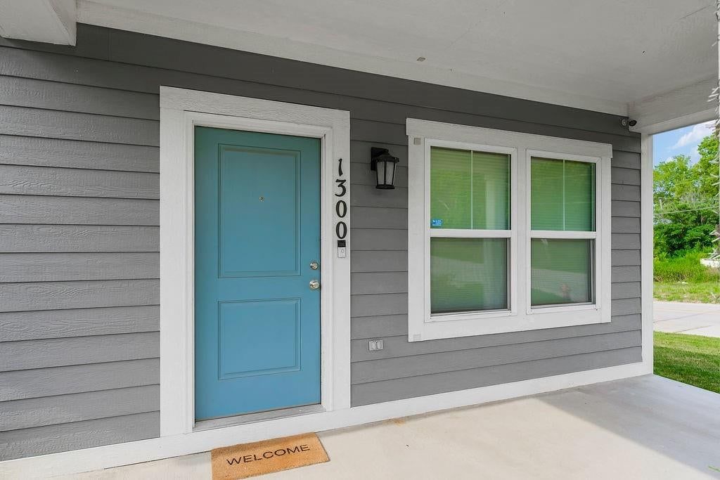 1300 Armstrong Avenue — photo 2