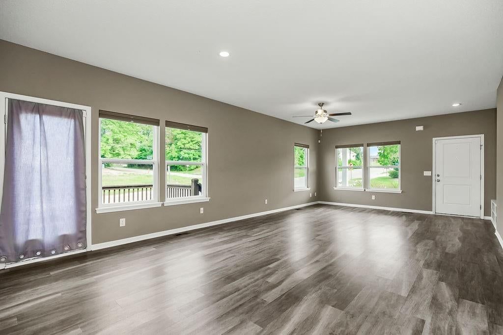 1300 Armstrong Avenue — photo 4