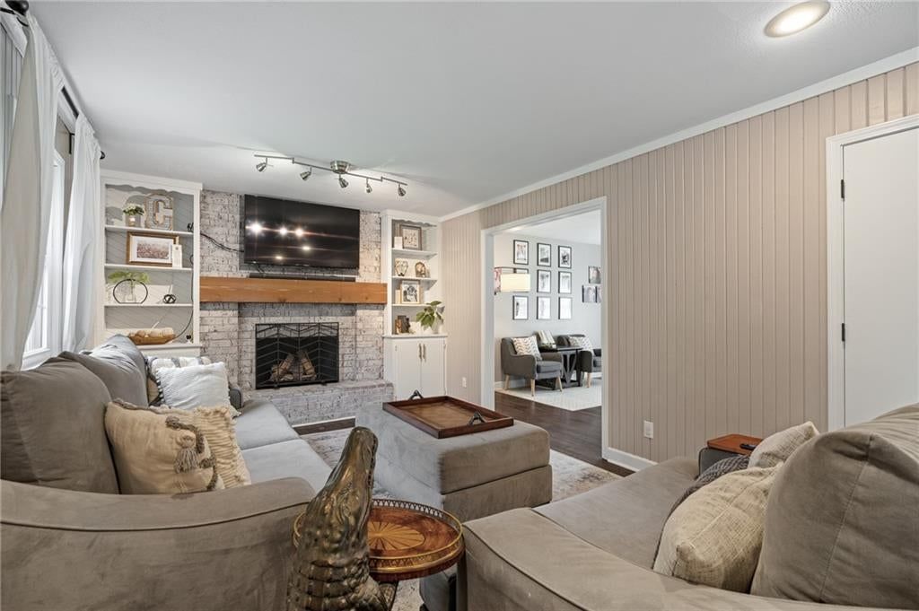 2416 W Post Oak Road — photo 26
