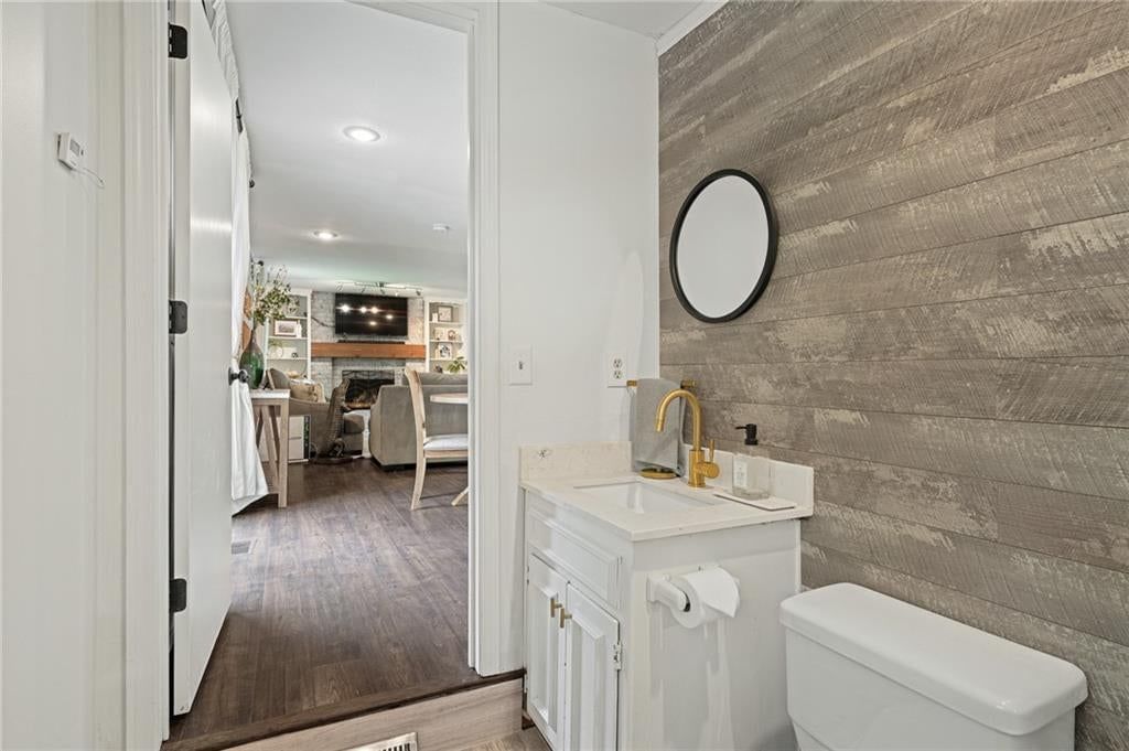 2416 W Post Oak Road — photo 30