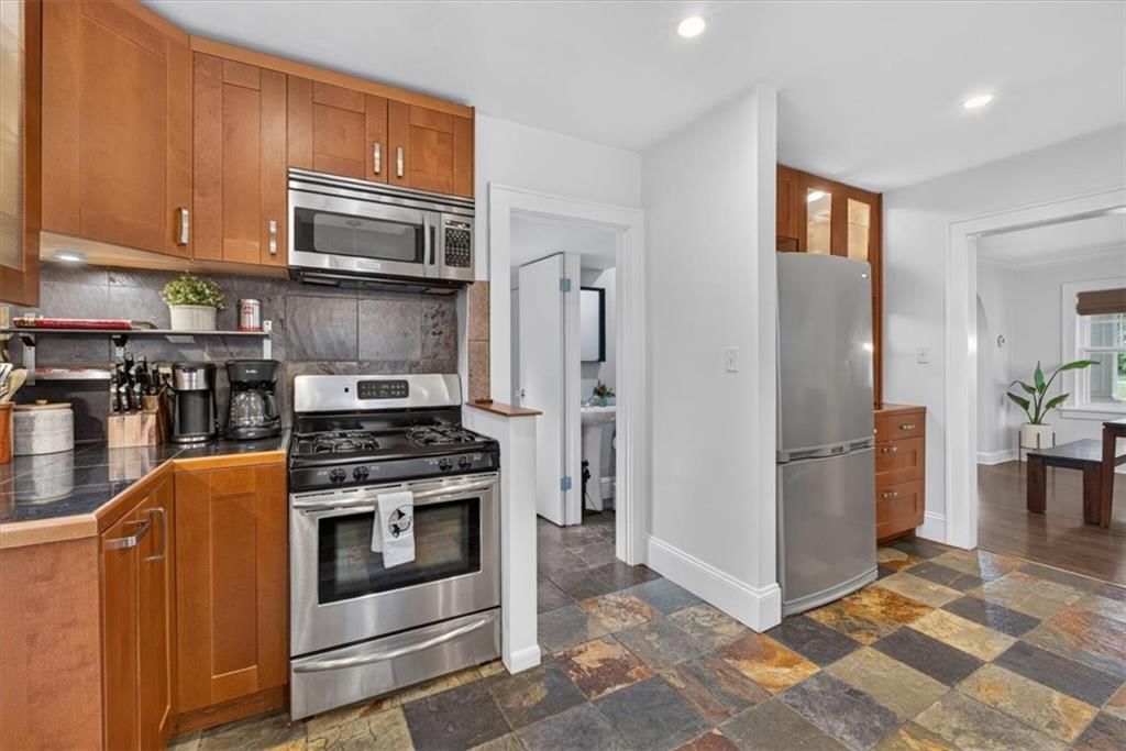 820 W 72nd Street — photo 9