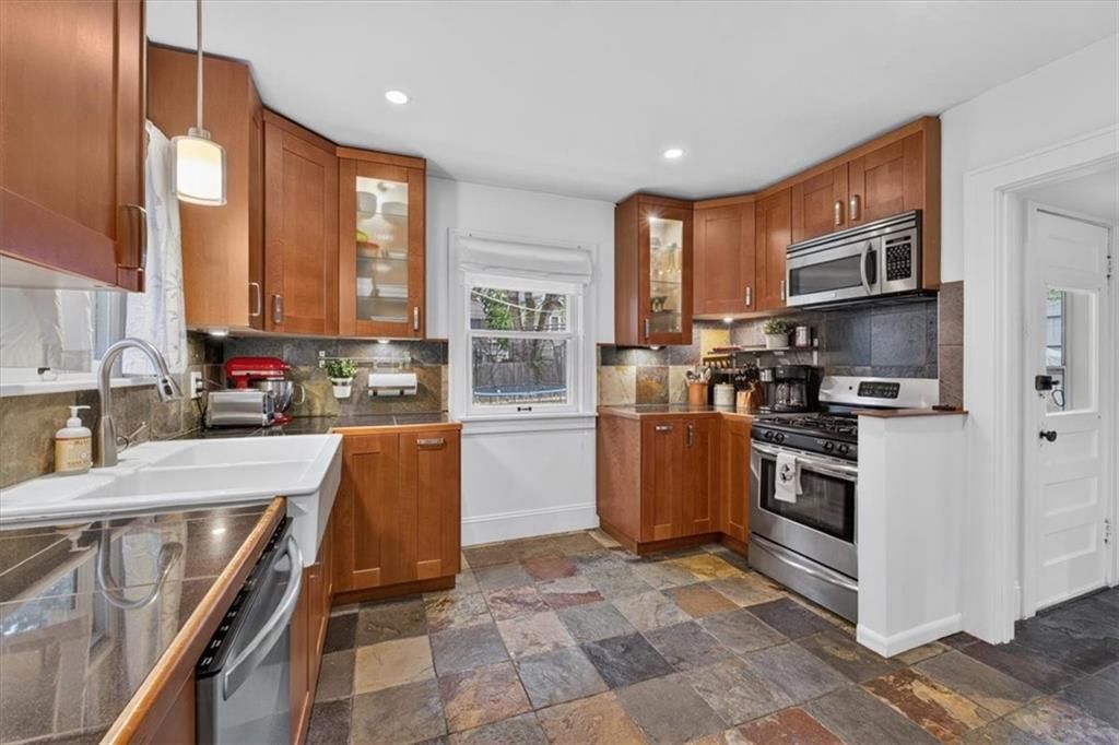 820 W 72nd Street — photo 10