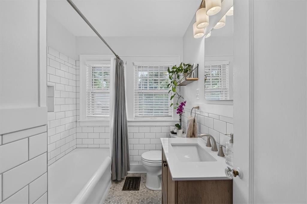 820 W 72nd Street — photo 16