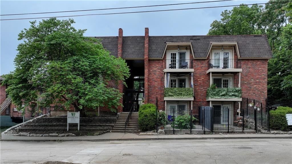 4038 Clark Avenue — photo 4