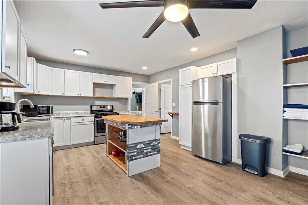 2224 E 68th Terrace — photo 9