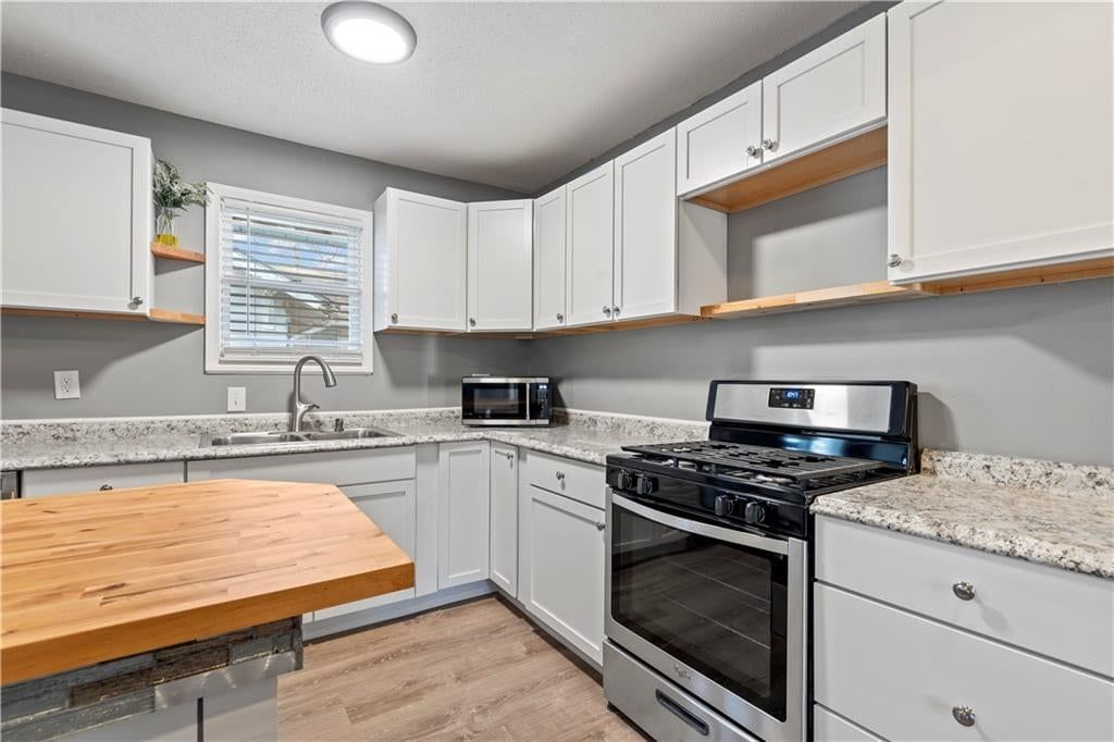 2224 E 68th Terrace — photo 11