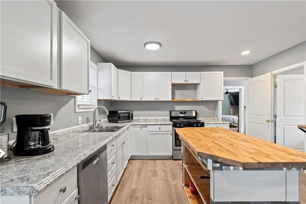 2224 E 68th Terrace — photo 12