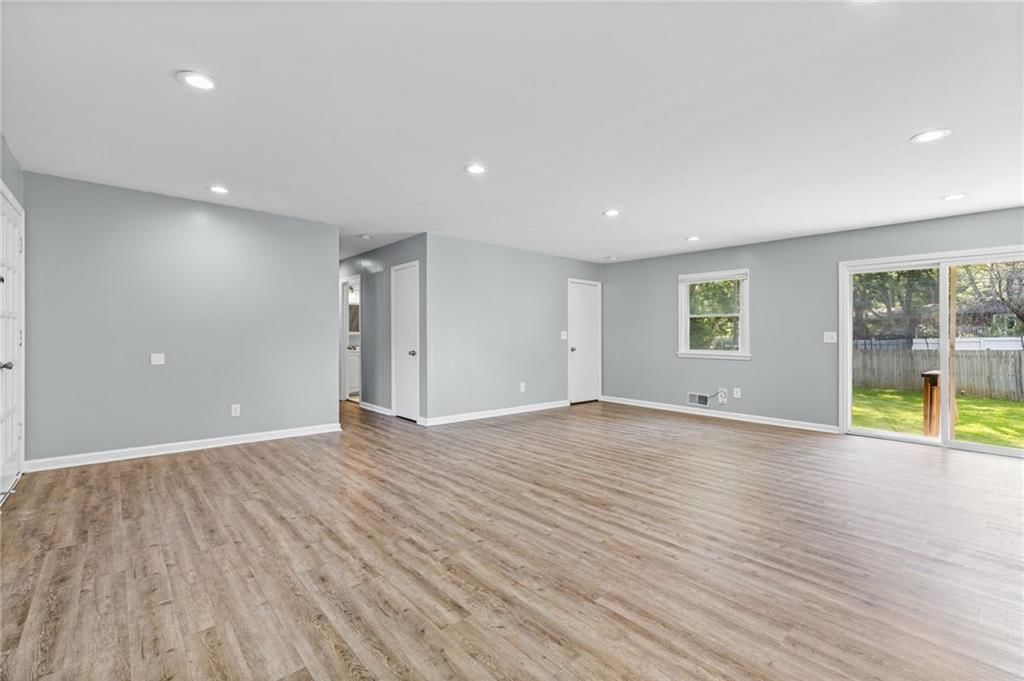 11038 Greenwood Road — photo 8