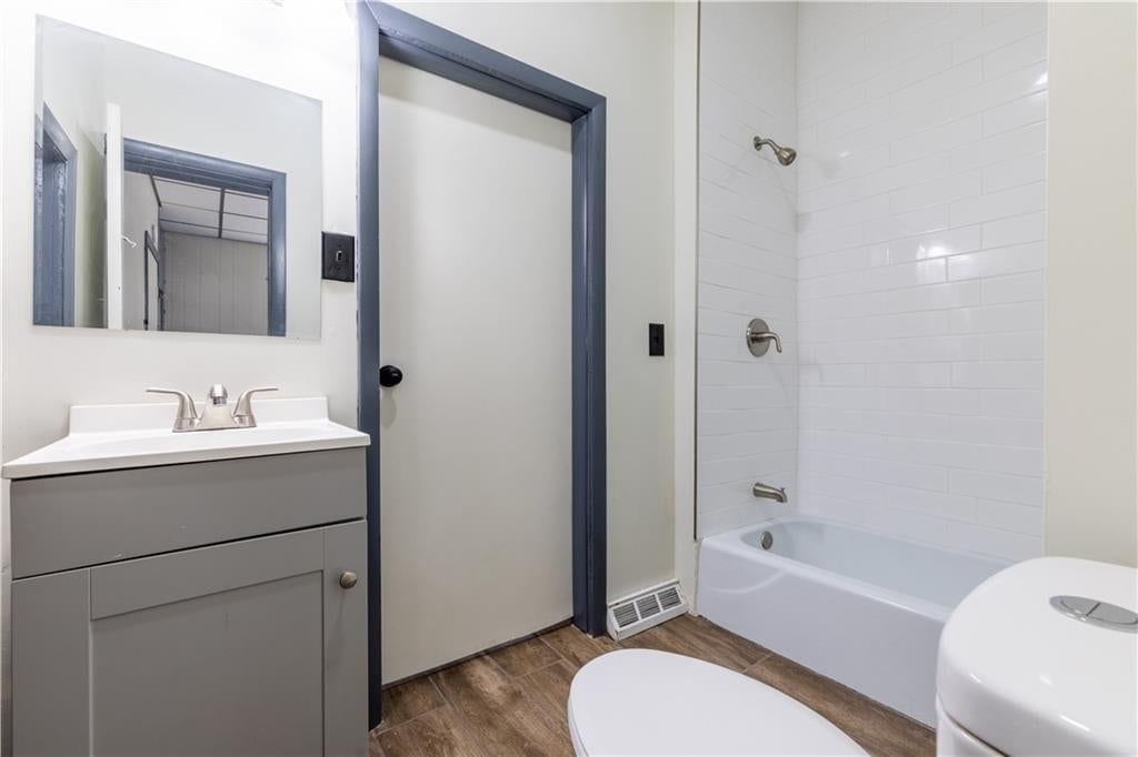 225 W Valley Street — photo 18