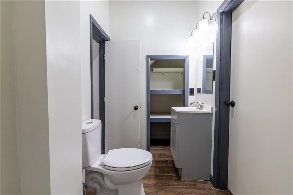 225 W Valley Street — photo 19