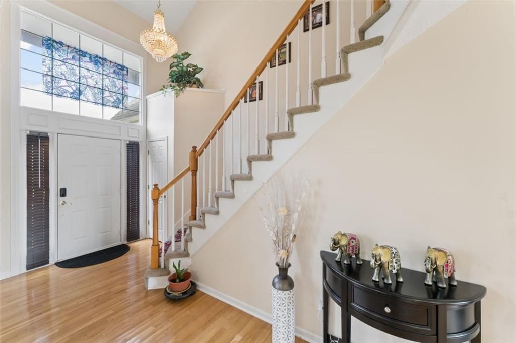 Photo 6 of 60 - 7233 Cottonwood Drive, Shawnee, KS 66213