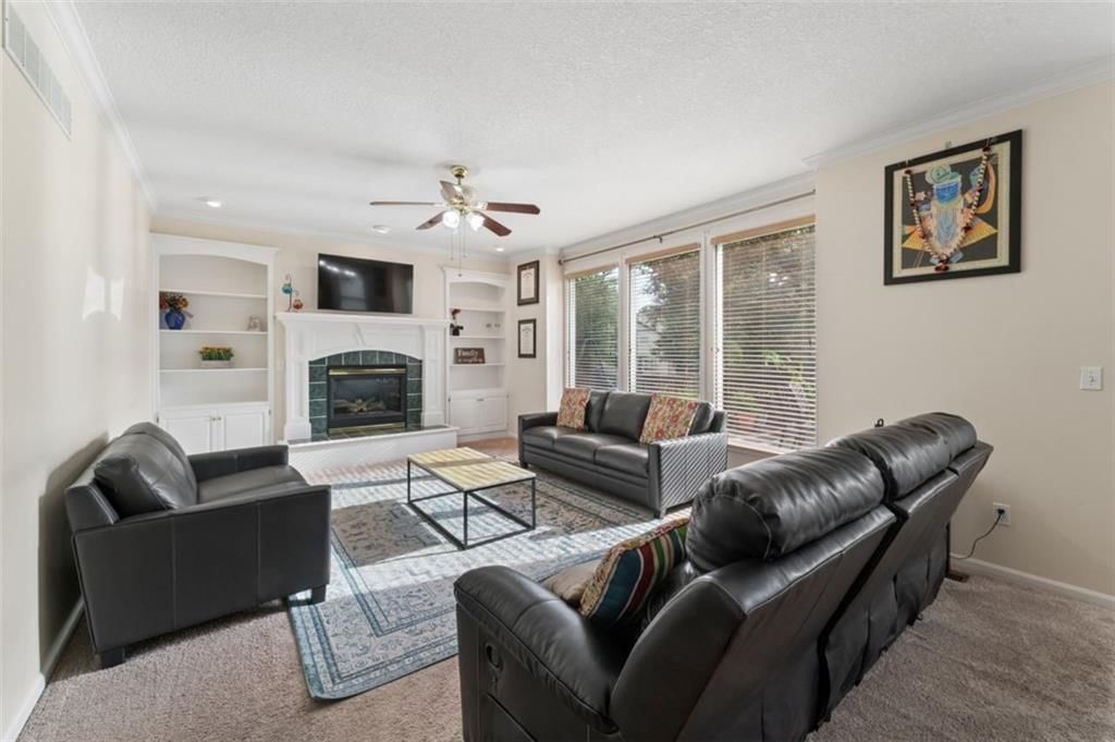 Photo 7 of 60 - 7233 Cottonwood Drive, Shawnee, KS 66213