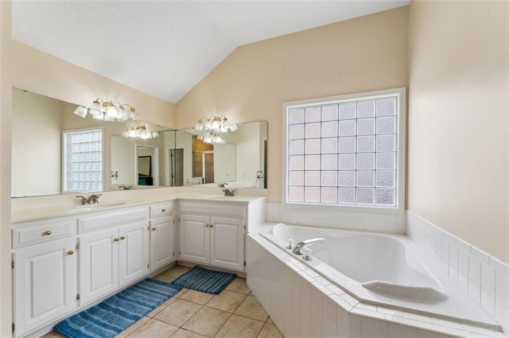 Photo 29 of 60 - 7233 Cottonwood Drive, Shawnee, KS 66213