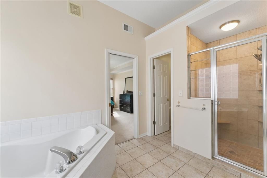 Photo 30 of 60 - 7233 Cottonwood Drive, Shawnee, KS 66213