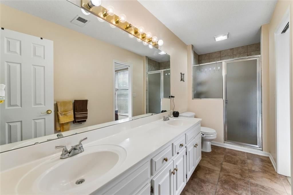 Photo 40 of 60 - 7233 Cottonwood Drive, Shawnee, KS 66213