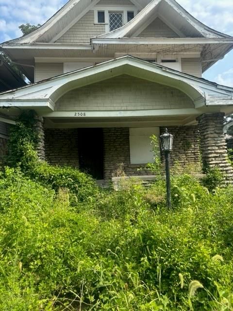 2508 E 42nd Street — photo 1